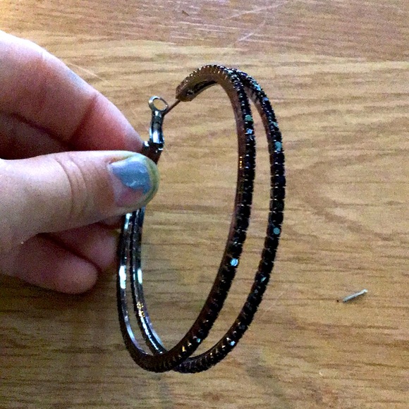 Gorgeous crystal earrings! - Picture 2 of 4